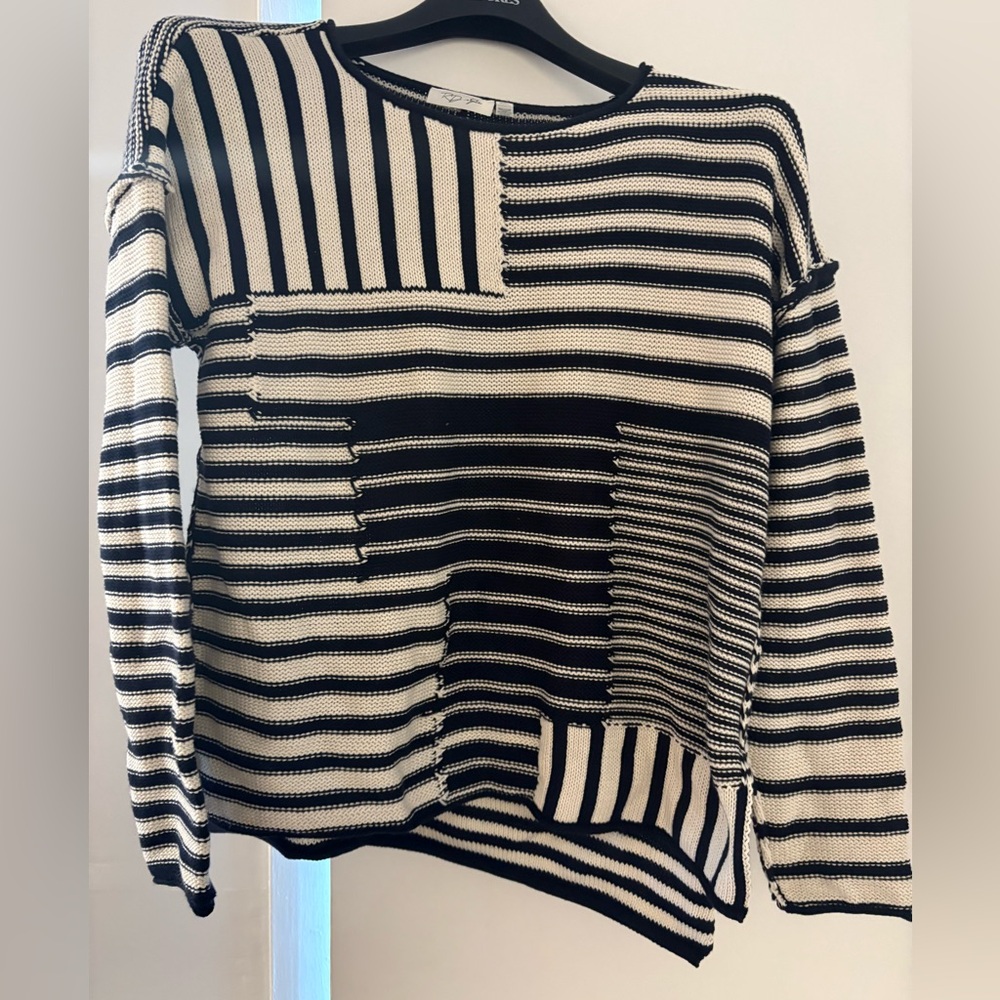 RD Style Black and White Knit Top
